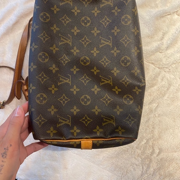 Authentic Louis Vuitton Speedy 30 Handbag - Picture 4 of 6